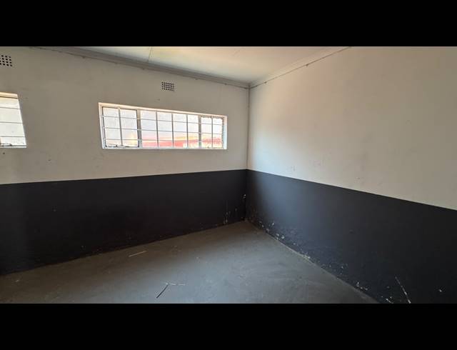 150M² WAREHOUSE TO LET IN WYNBERG